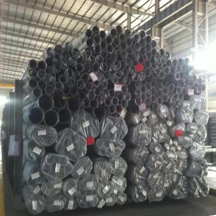 永穗不銹鋼圓管已包裝，待發(fā)貨倉庫