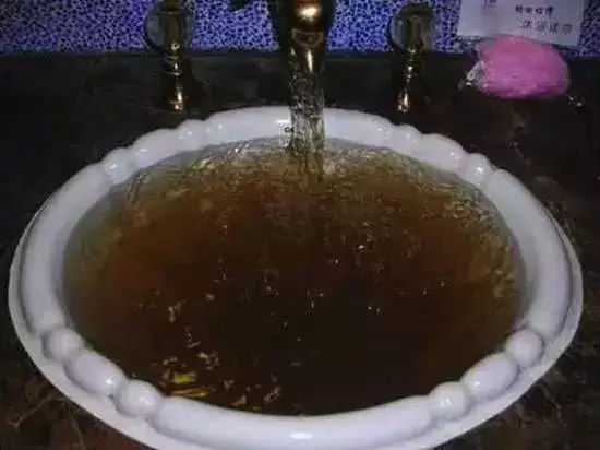 看看您家用的水管，是不銹鋼水管太貴，還是家人的健康不值得投資？