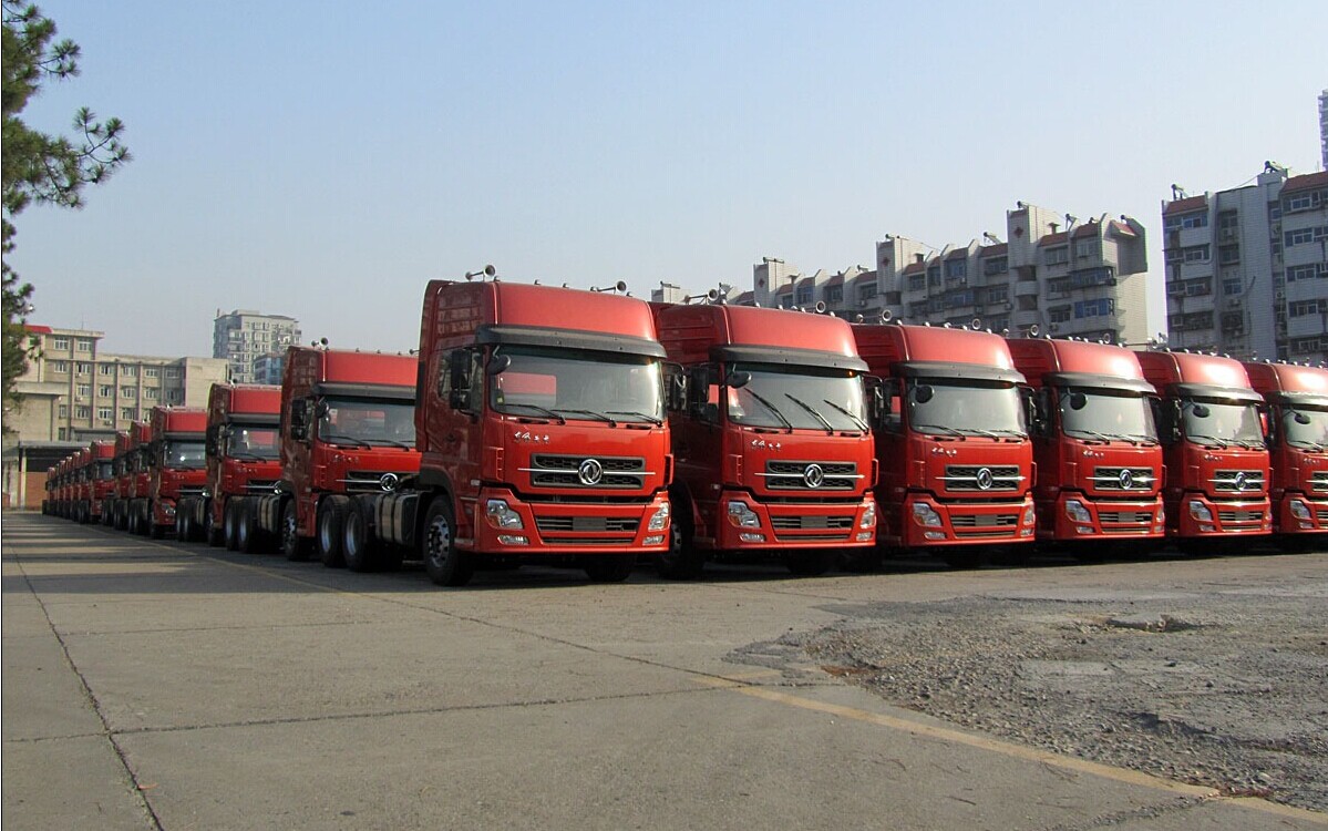 永穗不銹鋼運(yùn)輸車隊(duì).jpg 永穗不銹鋼運(yùn)輸車隊(duì).jpg