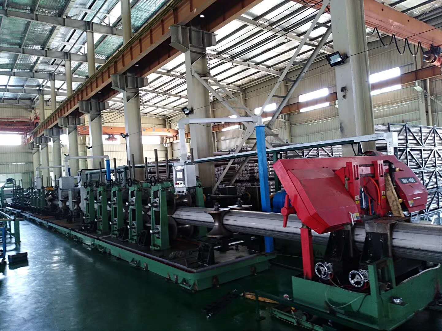 大口徑不銹鋼制管車間.jpg 大口徑不銹鋼制管車間.jpg